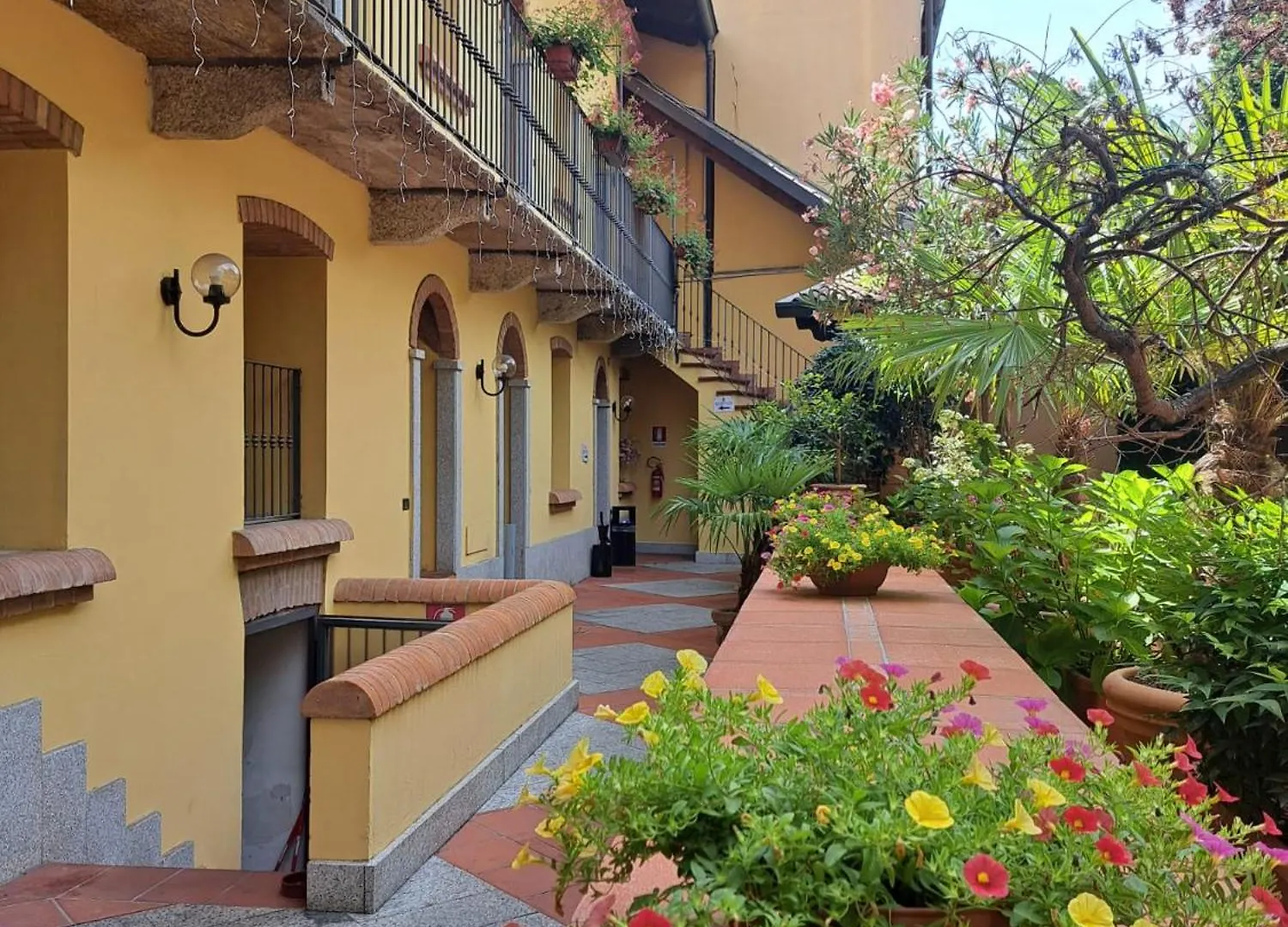 Monolocale Elvira Abbadesse Guest House Mediolan Apartament