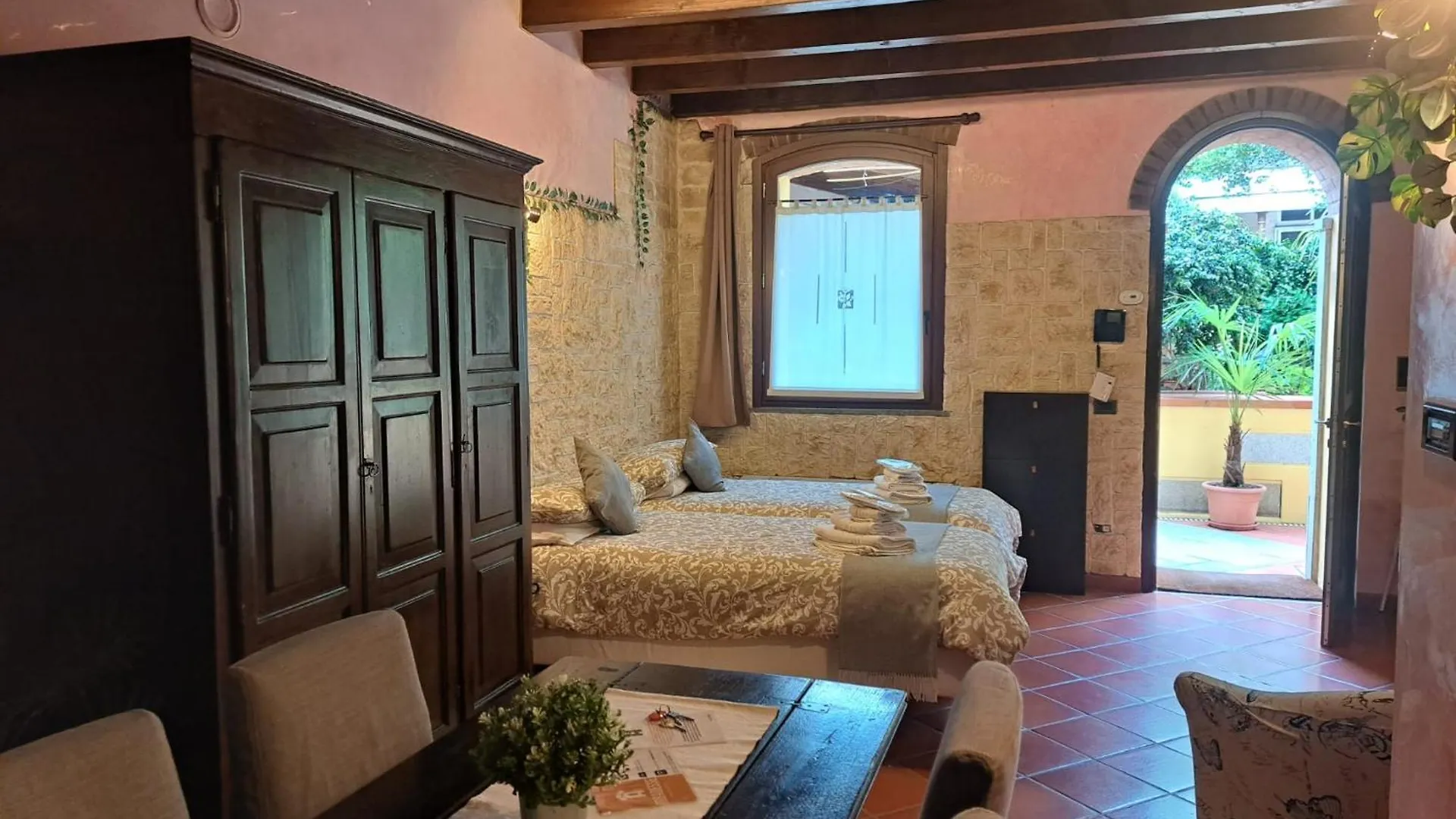 Apartamento Monolocale Elvira Abbadesse Guest House Milán Italia